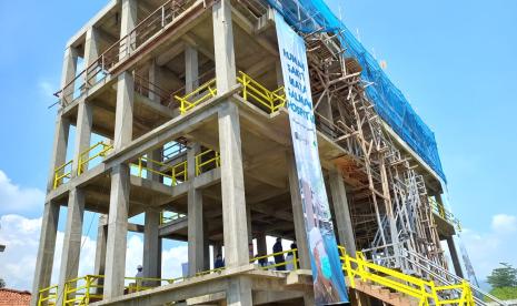 The construction of the Eye Hospital in Salman Hospital complex in Sekarwangi Village, Soreang, Bandung Regency