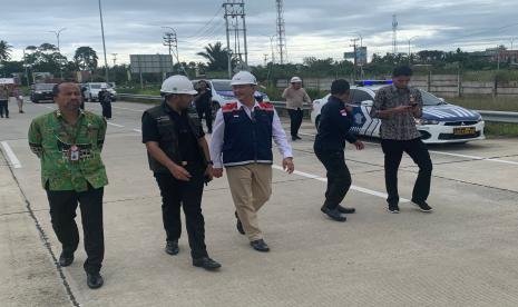  Pembebasan tanah saat ini telah lebih dari 70 persen dari 36,15 km ruas Padang-Sicincin, dengan total lahan tersambung sepanjang 12 km. Direktur Operasi III PT Hutama Karya, Koentjoro, mengatakan pihaknya berkomitmen menyelesaikan pembangunan Jalan Tol Trans Sumatera (JTTS) termasuk proyek Tol Ruas Padang – Pekanbaru sepanjang 254,8 Km.