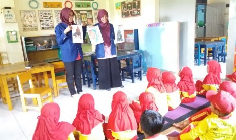 Pembelajaran pendidikan karakter tiga dimensi berbasis kearifan lokal. 