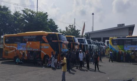  Pemberangkatan mudik gratis dari Terminal Tirtonadi, Solo, Jumat (28/4/2023).