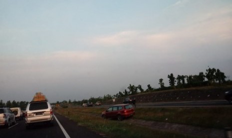 Pemberlakuan sistem one way di ruas tol Cipali, Rabu (13/6) sore. 