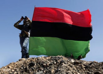 Pemberontak Libya mengibarkan bendera