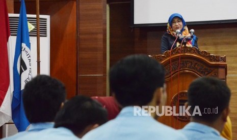 Dekan Fikom Unisba Prof Dr Atie Rachmiatie Dra MSi mengatakan, prestasi Fikom Unisba semakin lengkap dengan telah didirikannya program Doktor Ilmu Komunikasi dan terakreditasinya Program Sarjana Ilmu Komunikasi Unisba ke Akreditasi Unggul.