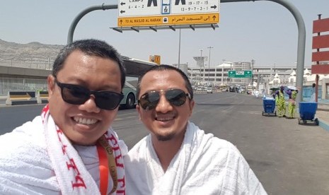 Pembimbing haji Daqu Travel Ustaz Yusuf Mansur (kanan) dan Direktur Utama Daqu Travel  Ustaz Ahmad Jamil.