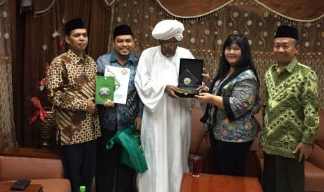 Pembina Yayasan Wakaf Sahid Husnul Khatimah bersama pimpinan Persaudaraan Indonesia Maroko