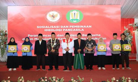 Pembinaan Ideologi Pancasila kali ini di Pondok Pesantren El-Bayan, Majenang, Cilacap, Jawa Tengah, Kamis, (29/3/2024).