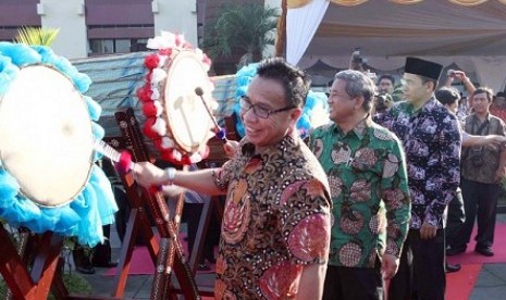 Pembukaan Festival dan Lomba Seni Siswa Nasional (FLS2N) 2012 yang berlangsung di Lombok, Nusa Tenggara Barat