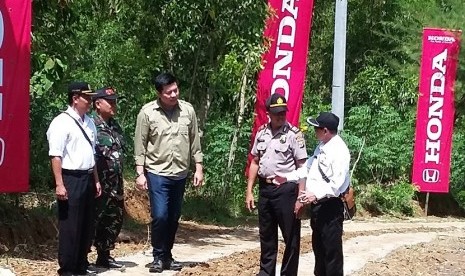 Pembukaan jalan menuju Pantai Jungwok, Desa Jepitu, Kecamatan Girisobo, Gunungkidul.