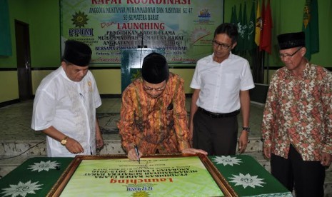 pembukaan Launching Pendidikan Kader Ulama angkatan I