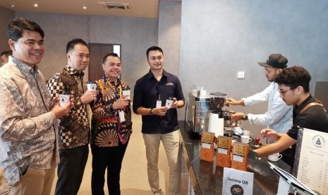 Pembukaan layanan perbankan dengan konsep cafe ala Bank Artha Graha Internasional.