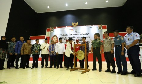  Pembukaan lomba tata upacara bendera tingkat nasional oleh Rektor Universitas Islam Negeri Sunan Kalijaga (UIN Suka) Yogyakarta, Yudian Wahyudi. Kegiatan ini digelar Pusat Studi Pancasila dan Bela Negara (PSPB) UIN Suka.