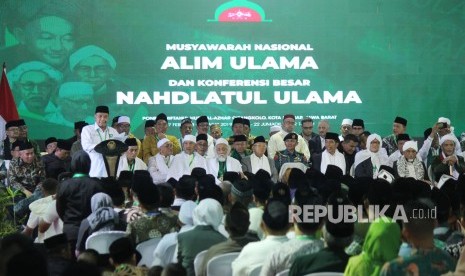 Munas NU. Pembukaan Musyawarah Nasional Alim Ulama dan Konferensi Besar Nahdlatul Ulama (NU) yang dihadiri oleh Presiden RI Joko Widodo dan Ketua Umum Pengurus Besar Nahdlatul Ulama (PBNU) KH Said Aqil Siradj, di Pompes Miftahul Huda Al-Azhar Citangkolo, Kota Banjar, Jawa Barat, Rabu (27/2).