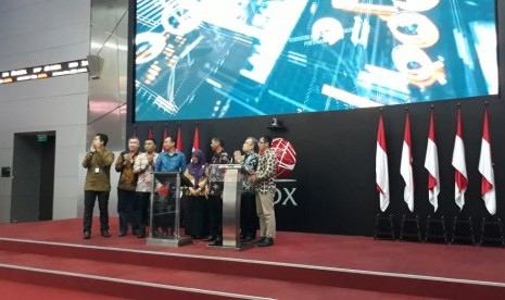 Pembukaan perdagangan Bursa Efek Indonesia (BEI) Jakarta pada Kamis (10/10) oleh peluncuran wakaf saham dari Henan Putihray Sekuritas dan Global Wakaf.