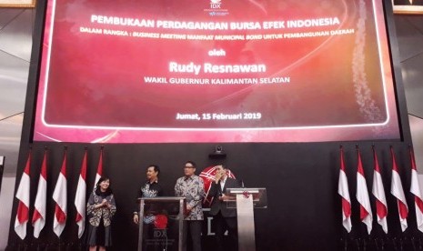 Pembukaan perdagangan Bursa Efek Indonesia (BEI) pada Jumat (15/2) dibuka bersama Wakil Gubernur Kalimantan Selatan, Rudy Resnawan. 