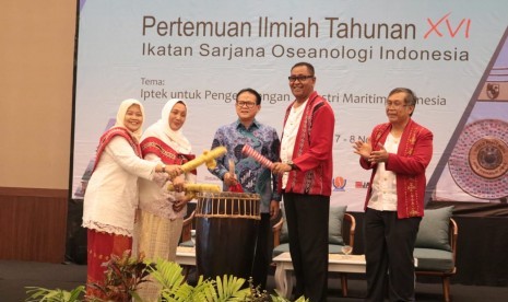 Pembukaan Pertemuan Ilmiah Tahunan  XVI ISOI (Ikatan Sarjana Oseanologi Indonesia).