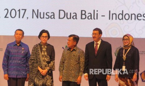 Pembukaan Pertemuan Tahunan Forum Investasi IDB di Nusa Dua, Bali pada Senin (10/4) malam. 