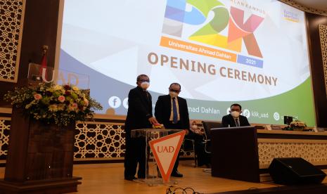 Pembukaan program pengenalan kampus di UAD.