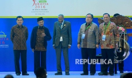  Pembukaan Sidang Tahunan ke 41 Islamic Development Bank di Jakarta Convention Center (JCC), Jakarta, Selasa (17/5