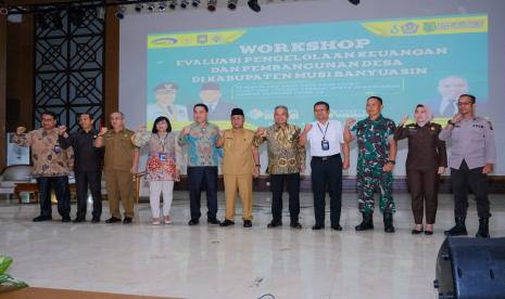 Pembukaan Workshop Evaluasi Pengelolaan Keuangan dan Pembangunan Desa di Kabupaten Musi Banyuasin di Opproom Pemkab Muba, Selasa (4/10/2022).