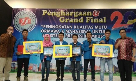 Pemenang Debat Organisasi Mahasiswa Tingkat Nasional HUT ke-29 BSI.