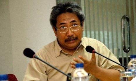 Pemerhati masalah pertanian dari IPB, Bustanul Arifin.Prof Bustanul Arifin memberikan respon positif atas kinerja sektor pertanian khususnya sub sektor tanaman pangan terhadap pertumbuhan ekonomi Indonesia periode kuartal IV 2020. Melansir data BPS, PDB sektor pertanian pada kuartal IV 2020 tersebut tumbuh sebesar 2,59 persen secara year on year (yoy), di mana subsektor pendukung utamanya adalah tanaman pangan sebesar 10,47 persen dan diikuti hortikultura sebesar 7,85 persen.