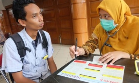 Pemeriksaan hepatitis di Bogor, Jumat (11/12)