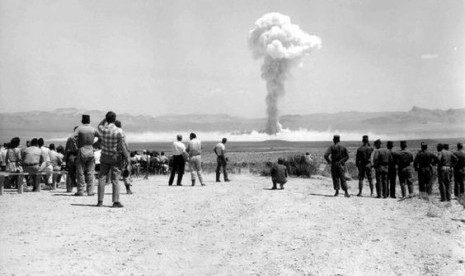 Pemerintah AS yang terpaksa mengembangkan persenjataan nuklir, akhirnya melakukan uji coba nuklir pertama di lokasi baru di Nevada, pada 27 Januari 1951. 