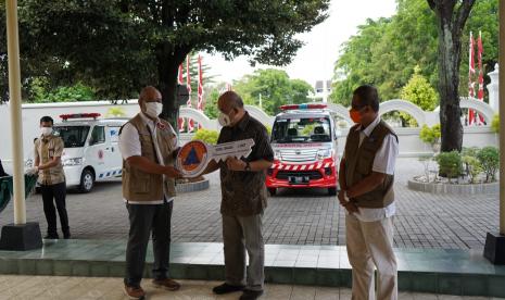 Pemerintah Daerah Istimewa Yogyakarta (DIY) menyampaikan terima kasih dan mengapresiasi dukungan dunia usaha atas bantuan ambulans dan mobil jenazah Covid-19. Hal tersebut disampaikan Wakil Gubernur DIY Kanjeng Gusti Pangeran Adipati Aryo (KGPAA) Paku Alam X di Kepatihan, Kantor Gubernur Yogyakakarta, pada Sabtu (14/8).