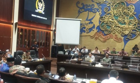 Pemerintah dan Badan Legislasi DPR RI menggelar pembahasan tiga undang-undang, yakni UU MD3, UU KPK dan UU PPP (Pembentukan Peraturan Perundang-undangan). Kamis (12/9) malam. 