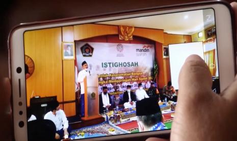 Pemerintah Depok menggelar acara Istighosah bersama-sama di Kantor Kementerian Agama Kota Depok, Jawa Barat, (22/10).