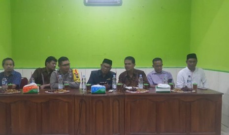 Pemerintah fasiitasi kemitraan antara petani cabai, PT Indofood wilayah Jawa Tengah dan Toko Tani Indonesia (TTI) di Aula Balai Desa Jeruk Gulung Kecamatan Dempet Kabupaten Demak, Jawa Tengah, Ahad (13/1). 