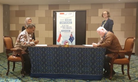 Pemerintah Indonesia melalui Direktorat Jenderal Perhubungan Laut Kementerian Perhubungan dan Pemerintah Australia melalui Australian Maritime Safety Authority (AMSA) menandatangani Nota Kesepahaman tentang Pencegahan dan Penanggulangan Pencemaran Laut Lintas Batas atau Memorandum of Understanding (MoU) on Transboundary Marine Pollution Preparedness and Response, Senin (29/10), di Nusa Dua, Bali.