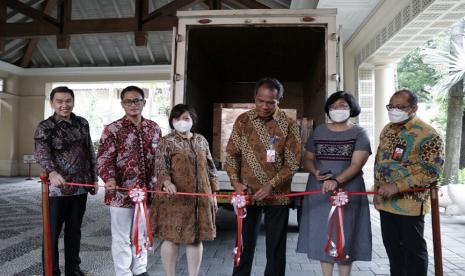 Pemerintah Indonesia melalui Lembaga Dana Kerja Sama Pembangunan Internasional (LDKPI) atau yang dikenal juga dengan Indonesian AID (Indonesian Agency for International Development) menyerahkan bantuan alat laboratorium pertanian ke Senegal.