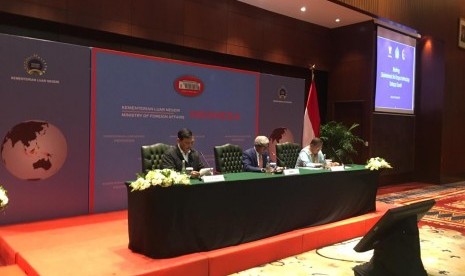 Pemerintah Indonesia menyatakan akan bawa persoalan pelarangan kelapa sawit oleh Uni Eropa ke WTO, Rabu (20/3).