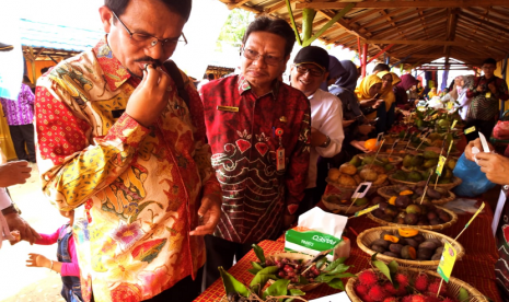 Pemerintah Kabupaten Banjar menggelar Festival Durian 2020 di Danau Tamiyang Desa Mandikapau Barat Kecamatan Karangintan, Kabupaten Banjar.