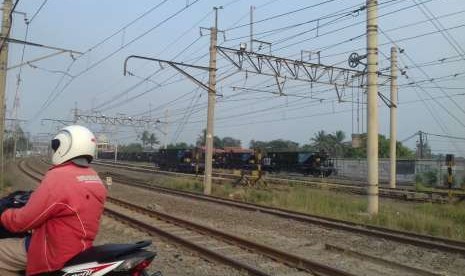 Pemerintah Kabupaten Bogor, berencana membangun double track ( Rel Ganda) jalur kereta api mulai Stasiun Parung Panjang hingga Nambo akan menjadi commuterline double track. Selasa ( 25/9).