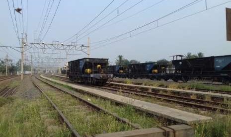 Pemerintah Kabupaten Bogor, berencana membangun double track ( Rel Ganda) jalur kereta api mulai Stasiun Parung Panjang hingga Nambo akan menjadi commuterline double track. Selasa ( 25/9).