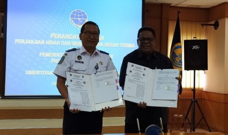 Pemerintah Kabupaten Fak-Fak, Papua Barat secara resmi menghibahkan barang milik daerah berupa sebidang tanah seluas 1.504 m2 kepada Kemenhub..