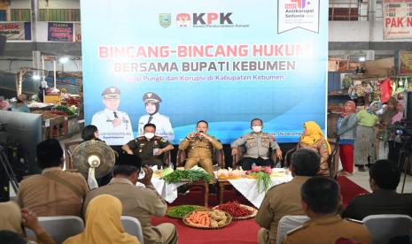 Pemerintah Kabupaten Kebumen melalui Bagian Hukum Setda menggelar dialog khusus bincang bincang hukum dengan tema Stop Korupsi dan Pungli. 