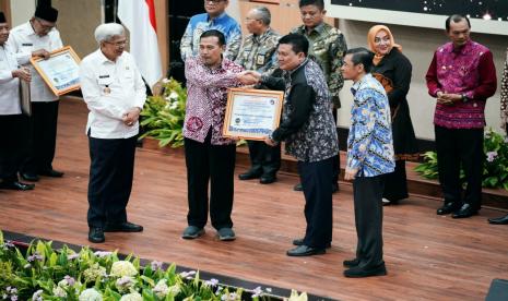 Pemerintah Kabupaten Muba mendapatkan penganugerahan Predikat Kepatuhan Standar Pelayanan Publik Tahun 2022.