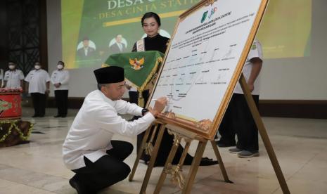 Pemerintah Kabupaten Musi Banyuasin (Muba) bersama Badan Pusat Statistik (BPS) mencanangkan program Desa Cinta Statistik (Desa Cantik) untuk membina, membangun, dan meningkatkan kompetensi aparatur desa agar mampu memahami statistik di Kabupaten Muba.