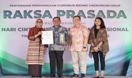 Pemerintah Kabupaten (Pemkab) Bandung meraih Anugerah Raksa Prasada dari Pemerintah Provinsi Jawa Barat (Pemprov Jabar).