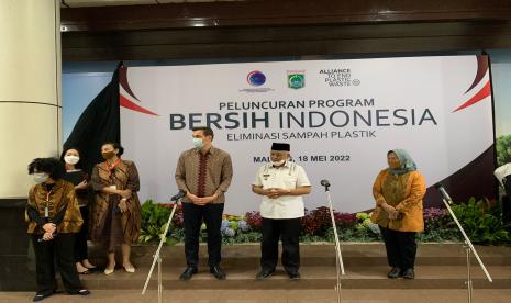 Pemerintah Kabupaten (Pemkab) bersama Kementerian Koordinator Bidang Kemaritiman dan Investasi (Kemenko-Marves) RI serta Alliance to End Plastic Waste melunucrkan program Bersih Indonesia: Eliminasi Sampah Plastik di Kabupaten Malang, Rabu (18/5/2022).