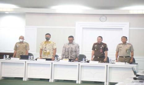 Pemerintah Kabupaten (Pemkab) Bogor dapat menyelesaikan pensertifikatan aset pemerintah daerah (pemda) terbanyak se-Jawa Barat dan nomor tiga se-Indonesia. Pelaksana Tugas (Plt) Bupati Bogor, Iwan Setiawan, menjelaskan pada 2021 Pemkab Bogor dapat menyelesaikan sertifikasi sebanyak 1.442 bidang dari target 1.741 bidang atau 82,83 persen. 