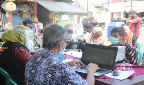 Tes Swab Massal di Garut akan Dilakukan hingga Oktober. Foto ilustrasi: tes swab