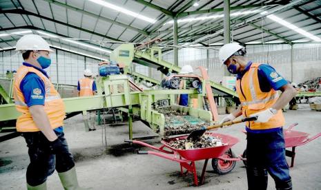  Pemerintah Kabupaten (Pemkab) Sleman melakukan pengiriman perdana 30 ton RDF atau bahan bakar alternatif dari hasil olahan sampah ke PT Solusi Bangun Indonesia Tbk (SBI) Pabrik Cilacap, Jawa Tengah. 