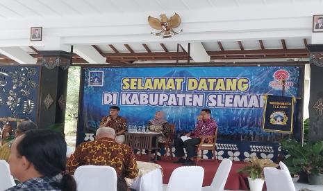  Pemerintah Kabupaten (Pemkab) Sleman menggelar konferensi pers evaluasi pelayanan publik selama libur Idul Fitri 2023 di Rumah Dinas Bupati Sleman, Kamis (4/5/2023). 