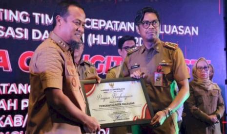 Pemerintah Kota Makassar berhasil menyabet penghargaan dalam tingkat kepatuhan dan pembayaran pajak kendaraan dinas terbanyak tahun 2023.