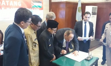 Pemerintah Kota Malang dan Hebron, Palestina menandatangani nota kesepahaman bersama di Balai Kota Malang, Senin (7/1).