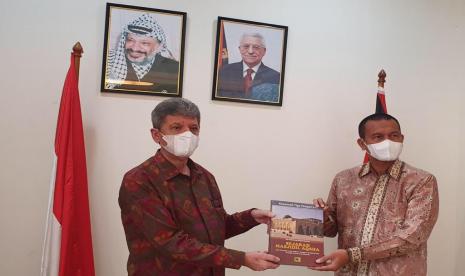 Pemerintah Kota Pariaman menyerahkan donasi untuk Palestina senilai Rp 204 juta. Donasi ini diserahkan oleh Wali Kota Pariaman, Genius Umar, kepada Duta Besar Palestina untuk Indonesia di Jakarta 